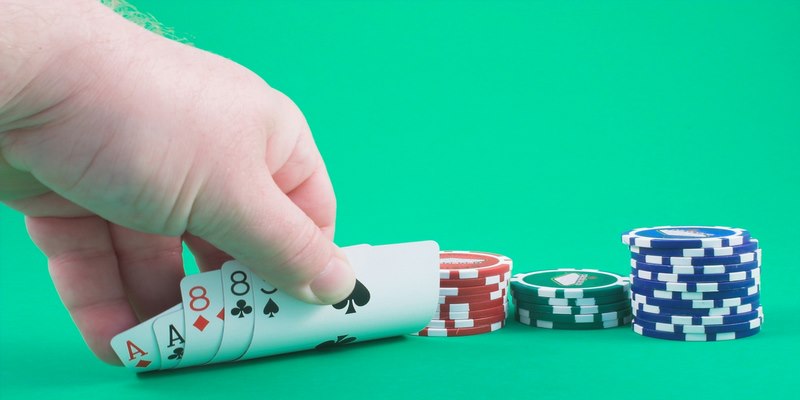 Chia sẻ cách chơi poker trên dưới bất bại